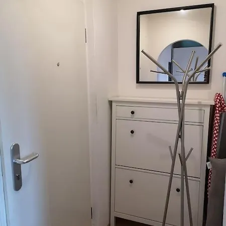 Apartment Furnished Near Daimler, Business & Family